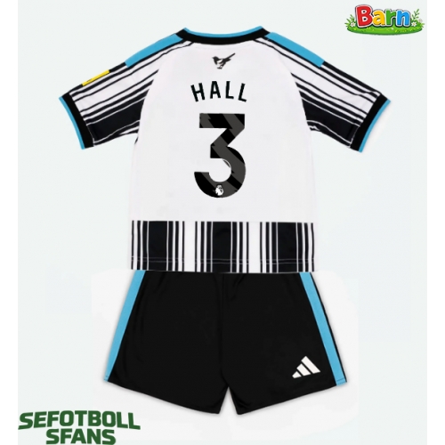 Newcastle United Lewis Hall #3 Hemmaställ Barn 2026-27 Kortärmad (+ Korta byxor) Newcastle United Lewis Hall #3 Hemmaställ Barn 2026-27 Kortärmad (+ Korta byxor)